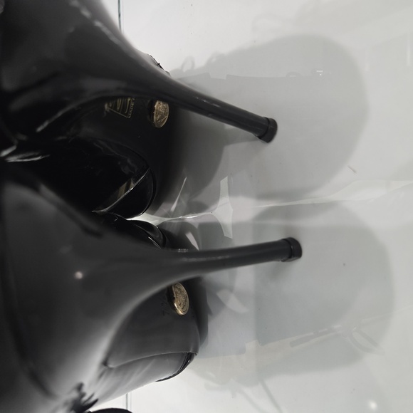 Gucci Patent Leather Pumps Women's Size: 8 | IT 38. (Gucci Clutch NOT Included) - Picture 4 of 4